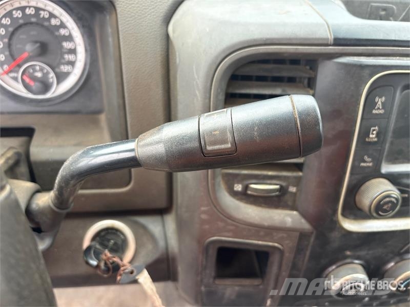 RAM 3500 4x2 Flatbed Truck Lava-kuorma-autot
