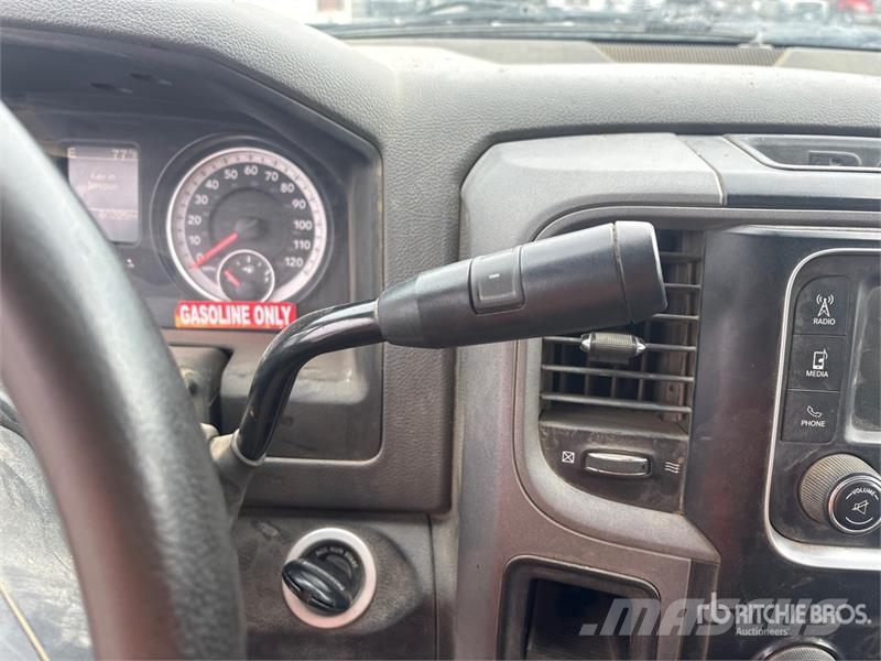 RAM 3500 4x2 Flatbed Truck Camion plateau