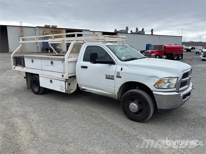 RAM 3500 4x2 Flatbed Truck Lava-kuorma-autot