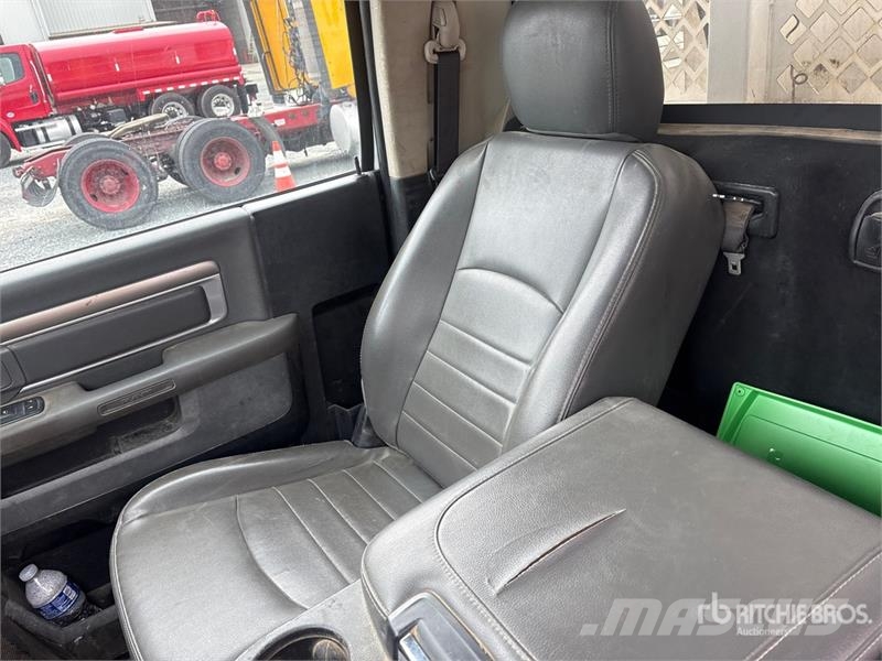RAM 3500 4x2 Flatbed Truck Camion plateau