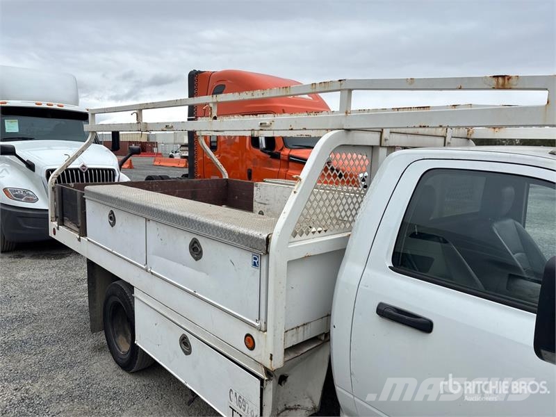 RAM 3500 4x2 Flatbed Truck Lava-kuorma-autot