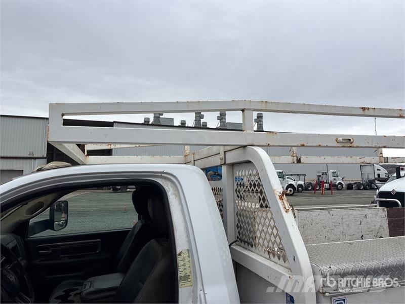 RAM 3500 4x2 Flatbed Truck Lava-kuorma-autot