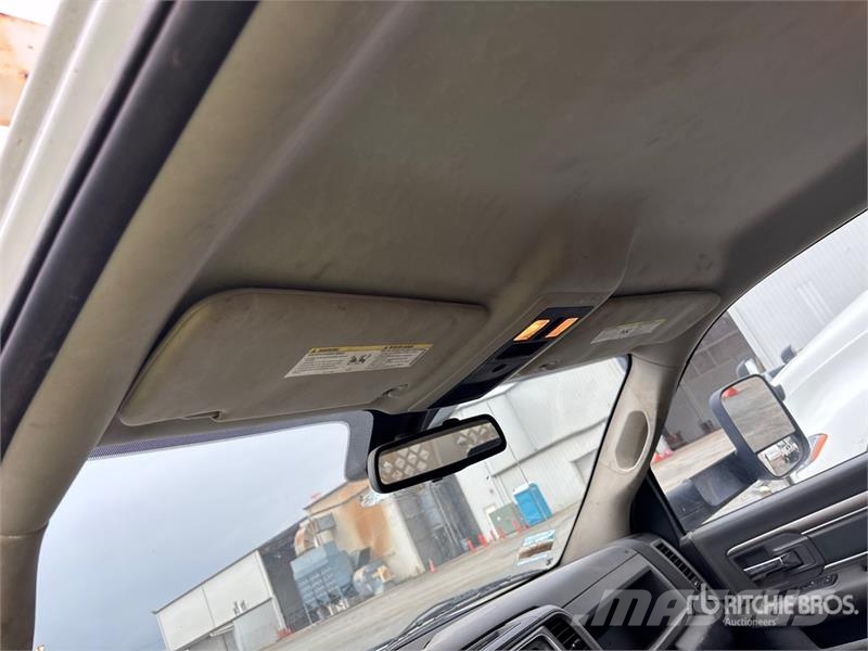 RAM 3500 4x2 Flatbed Truck Lava-kuorma-autot