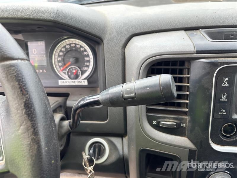 RAM 3500 4x2 Flatbed Truck Lava-kuorma-autot