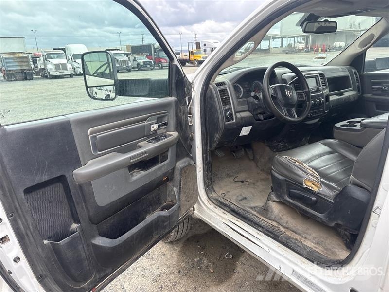 RAM 3500 4x2 Flatbed Truck Camion plateau
