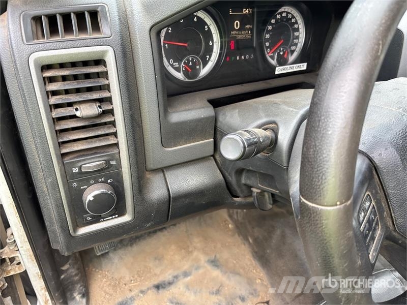 RAM 3500 4x2 Flatbed Truck Lava-kuorma-autot