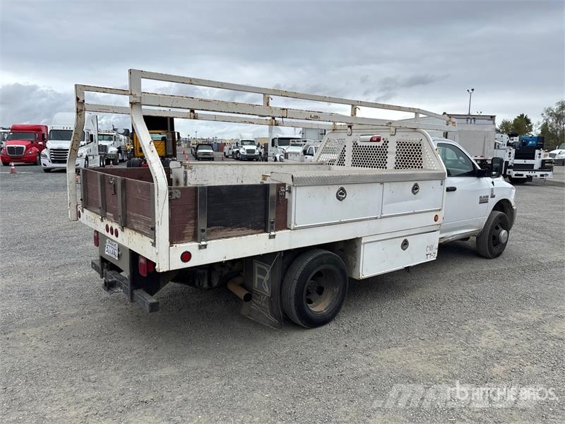 RAM 3500 4x2 Flatbed Truck Lava-kuorma-autot