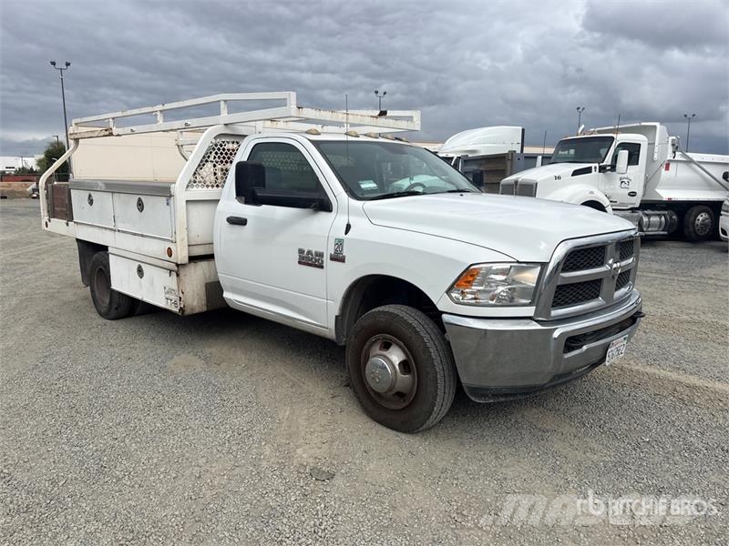 RAM 3500 4x2 Flatbed Truck Camion plateau