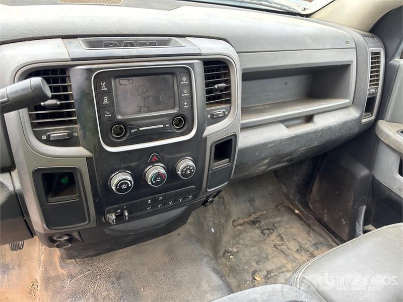 RAM 3500 4x2 Flatbed Truck Lava-kuorma-autot