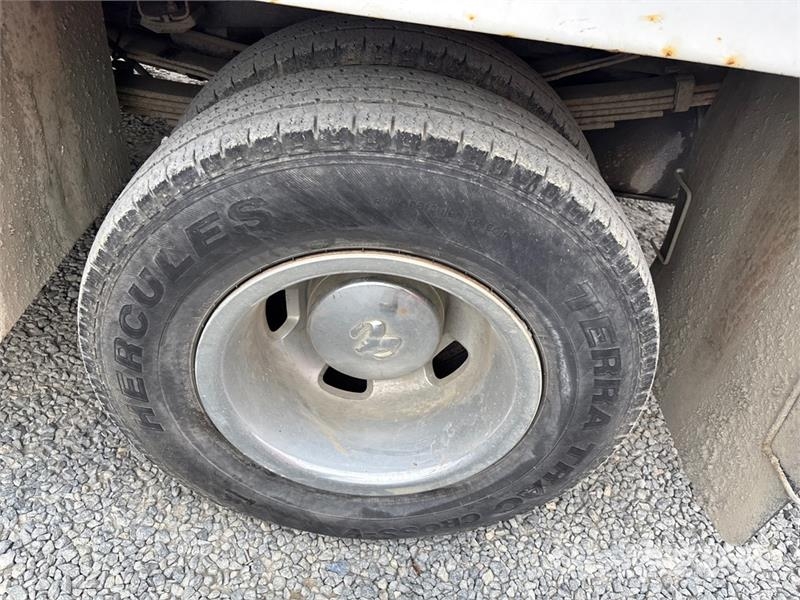 RAM 3500 4x2 Flatbed Truck Lava-kuorma-autot