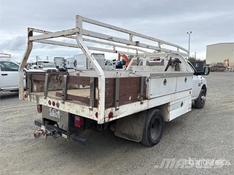 RAM 3500 4x2 Flatbed Truck Lava-kuorma-autot