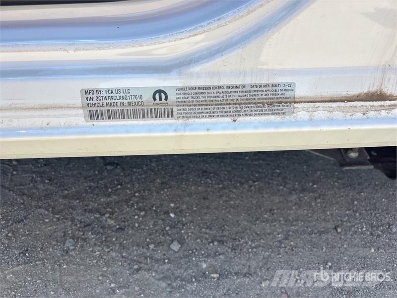 RAM 3500 4x4 Crew Cab Cab and Chassis Cabine si interior