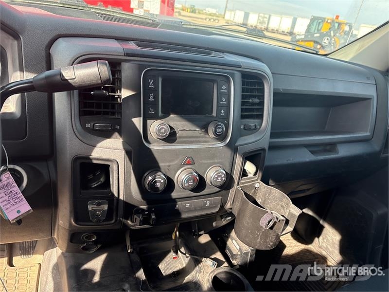 RAM 3500 4x4 Crew Cab Utility Truck Пікапи / Бічне розвантаження