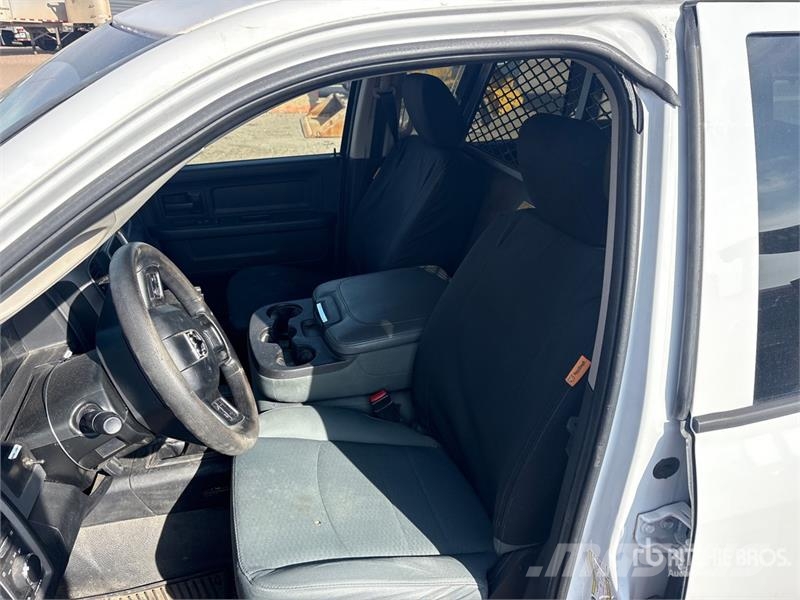 RAM 3500 4x4 Crew Cab Utility Truck Пікапи / Бічне розвантаження