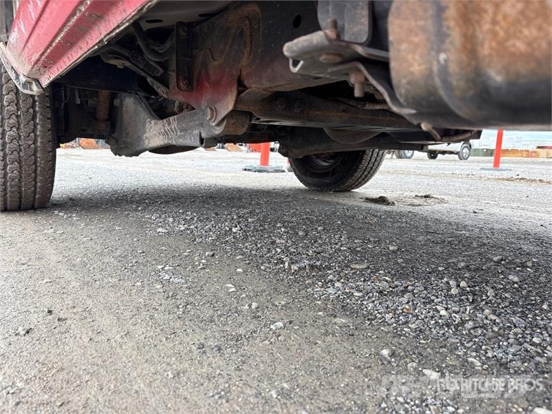RAM 3500 4x4 Crew Cab Flatbed Truck Tovornjaki s kesonom/platojem