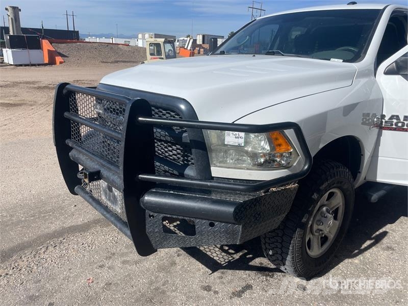 RAM 3500 4x4 Crew Cab Pickup 其他
