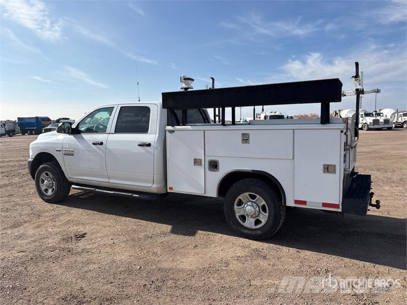 RAM 3500 4x4 Crew Cab Utility Truck Пікапи / Бічне розвантаження