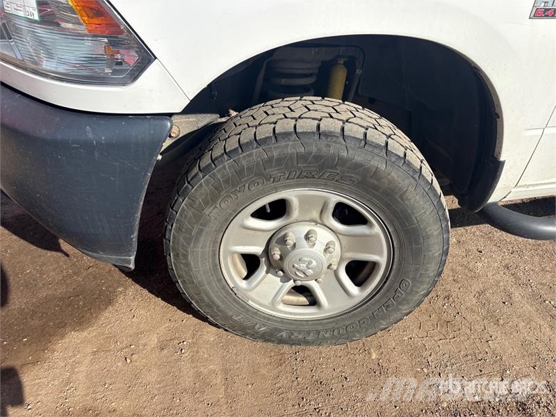 RAM 3500 4x4 Crew Cab Utility Truck Пікапи / Бічне розвантаження