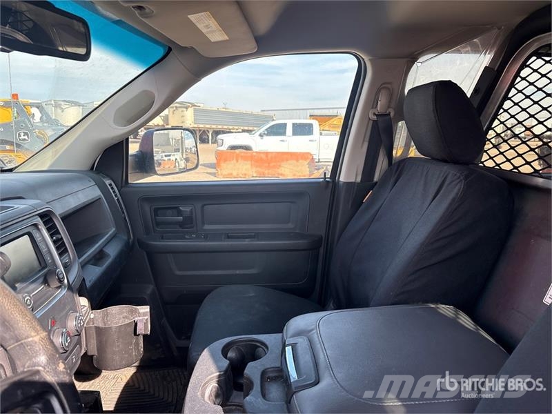 RAM 3500 4x4 Crew Cab Utility Truck Пікапи / Бічне розвантаження