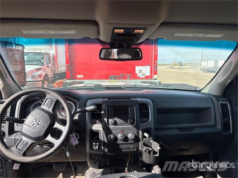 RAM 3500 4x4 Crew Cab Utility Truck Пікапи / Бічне розвантаження