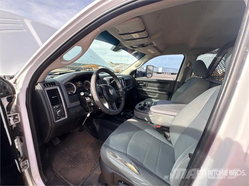 RAM 3500 4x4 Crew Cab Pickup 其他