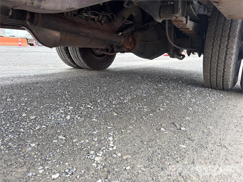 RAM 3500 4x4 Crew Cab Flatbed Truck Tovornjaki s kesonom/platojem