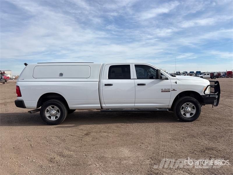 RAM 3500 4x4 Crew Cab Pickup 其他