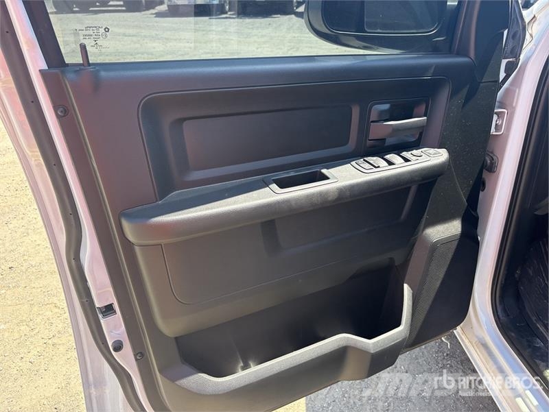 RAM 3500 4x4 Crew Cab Cab and Chassis Cabine si interior