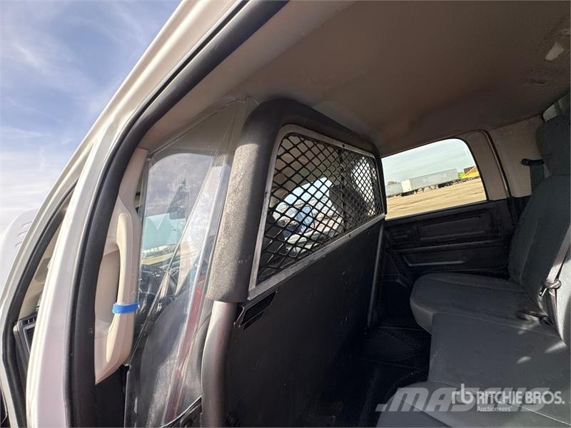 RAM 3500 4x4 Crew Cab Pickup 其他