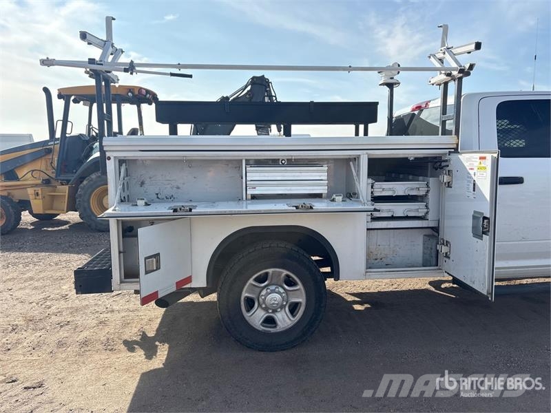 RAM 3500 4x4 Crew Cab Utility Truck Пікапи / Бічне розвантаження