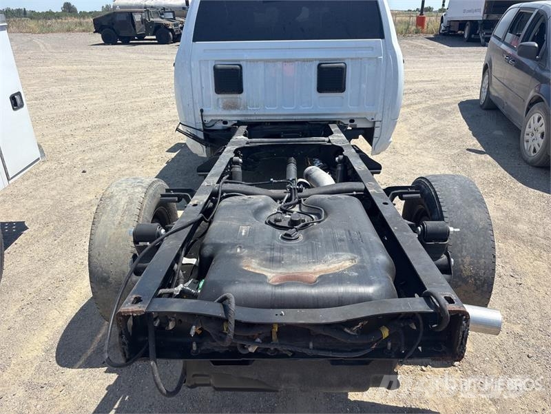 RAM 3500 4x4 Crew Cab Cab and Chassis Cabine si interior