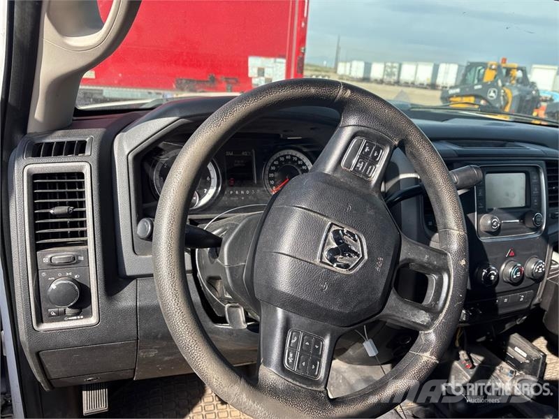 RAM 3500 4x4 Crew Cab Utility Truck Пікапи / Бічне розвантаження