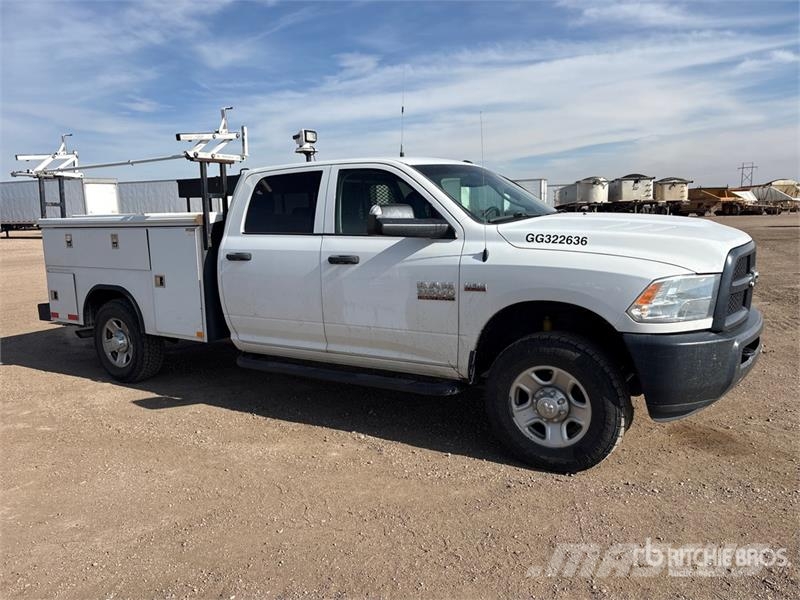 RAM 3500 4x4 Crew Cab Utility Truck Пікапи / Бічне розвантаження