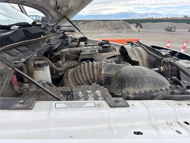 RAM 3500 4x4 Crew Cab Flatbed Truck Tovornjaki s kesonom/platojem