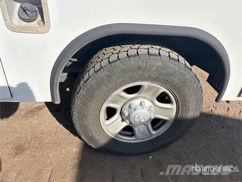 RAM 3500 4x4 Crew Cab Utility Truck Пікапи / Бічне розвантаження