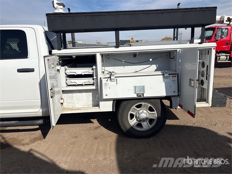 RAM 3500 4x4 Crew Cab Utility Truck Пікапи / Бічне розвантаження