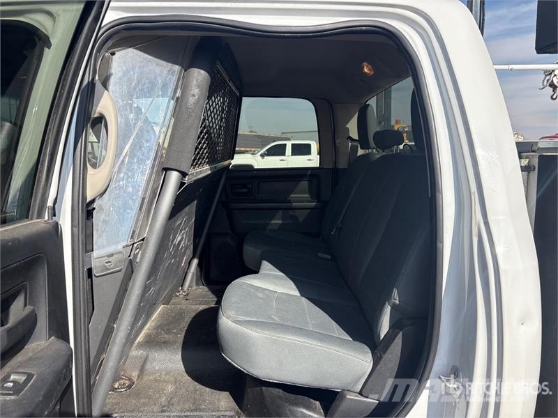 RAM 3500 4x4 Crew Cab Utility Truck Пікапи / Бічне розвантаження