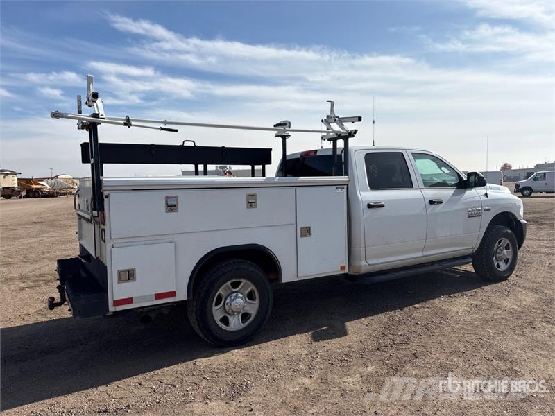 RAM 3500 4x4 Crew Cab Utility Truck Пікапи / Бічне розвантаження