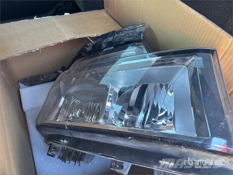 RAM 3500 4x4 Crew Cab Cab and Chassis Cabine si interior