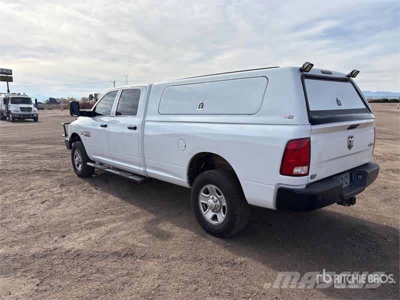 RAM 3500 4x4 Crew Cab Pickup 其他