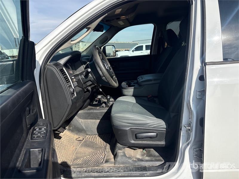 RAM 3500 4x4 Crew Cab Utility Truck Пікапи / Бічне розвантаження