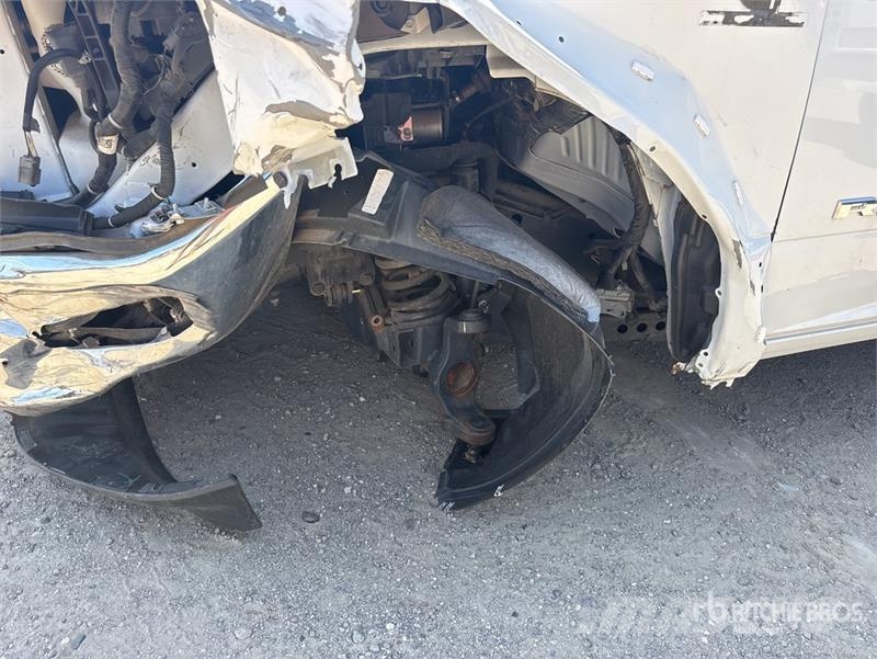 RAM 3500 4x4 Crew Cab Cab and Chassis Cabine si interior