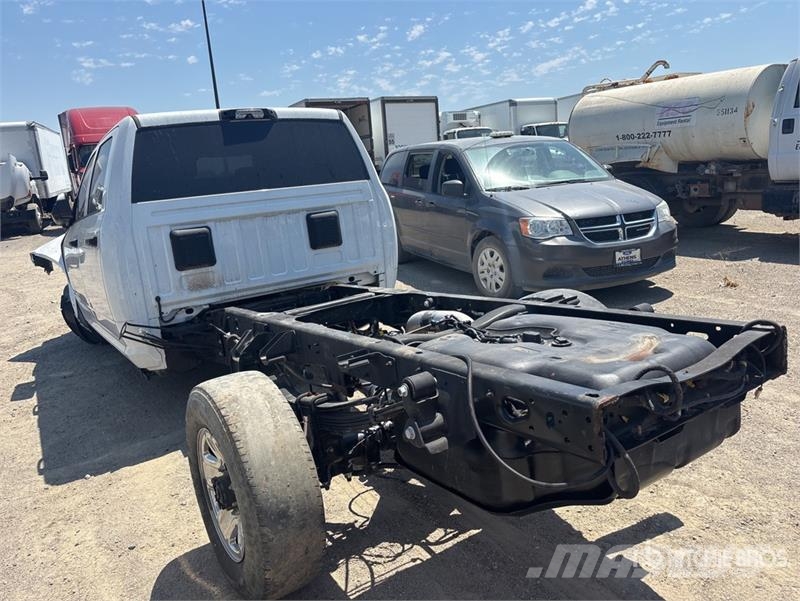 RAM 3500 4x4 Crew Cab Cab and Chassis Cabine si interior