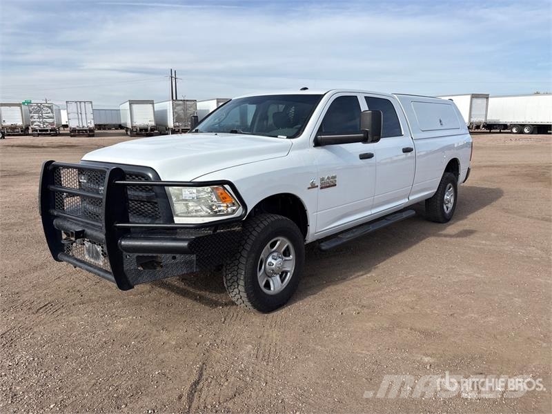 RAM 3500 4x4 Crew Cab Pickup 其他