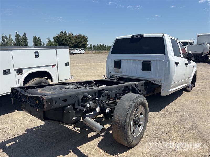 RAM 3500 4x4 Crew Cab Cab and Chassis Cabine si interior