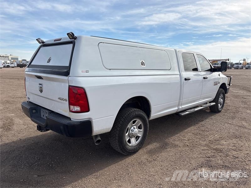 RAM 3500 4x4 Crew Cab Pickup 其他