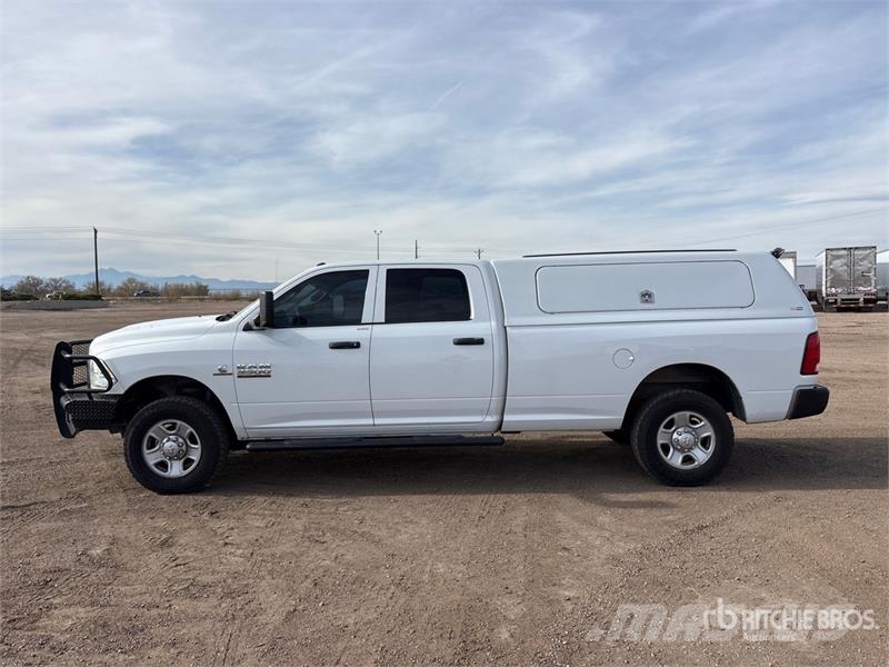 RAM 3500 4x4 Crew Cab Pickup 其他
