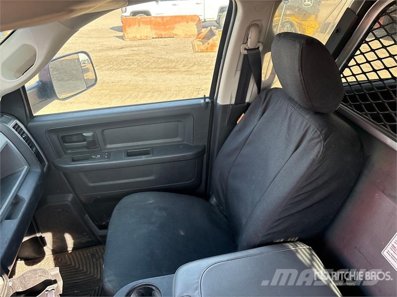 RAM 3500 4x4 Crew Cab Utility Truck Пікапи / Бічне розвантаження