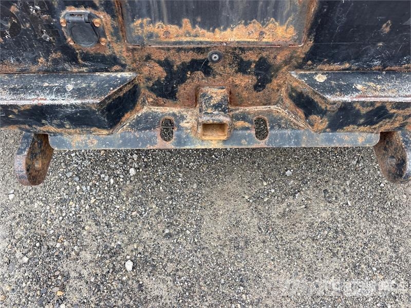 RAM 3500 4x4 Crew Cab Flatbed Truck Tovornjaki s kesonom/platojem