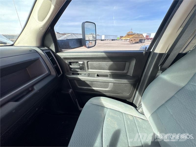 RAM 3500 4x4 Crew Cab Pickup 其他
